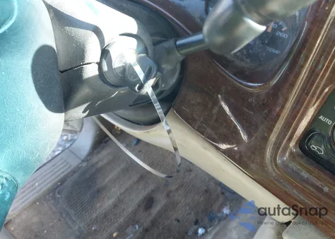 2001 Chevrolet Suburban 1500 Lt из США, поврежденный, VIN 3GNEC16TX1G283841